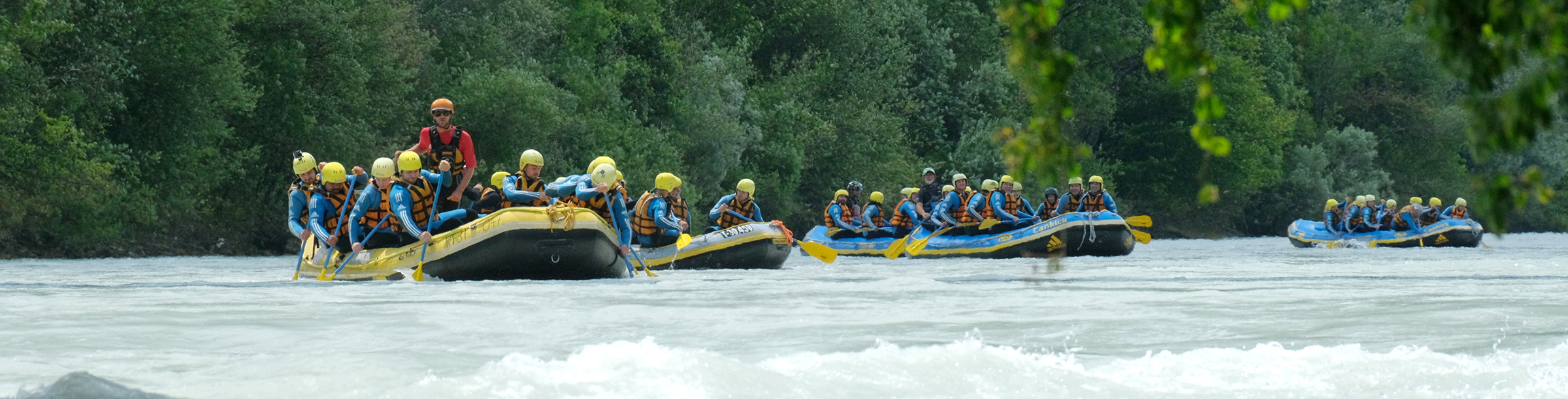 TZ Mitarbeiter beim Rafting in Tirol